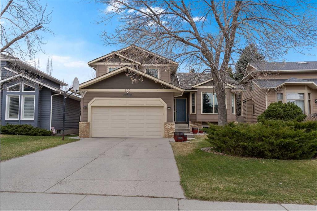 Picture of 700 Sunmills Drive SE, Calgary Real Estate Listing
