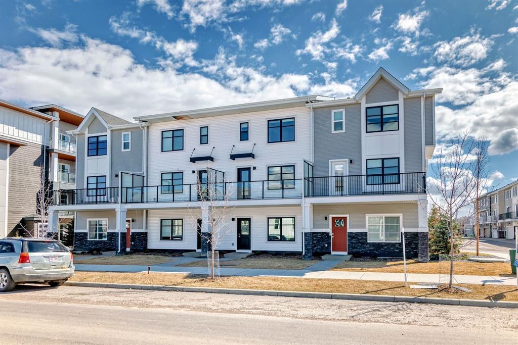 Picture of 689 Savanna Boulevard NE, Calgary Real Estate Listing