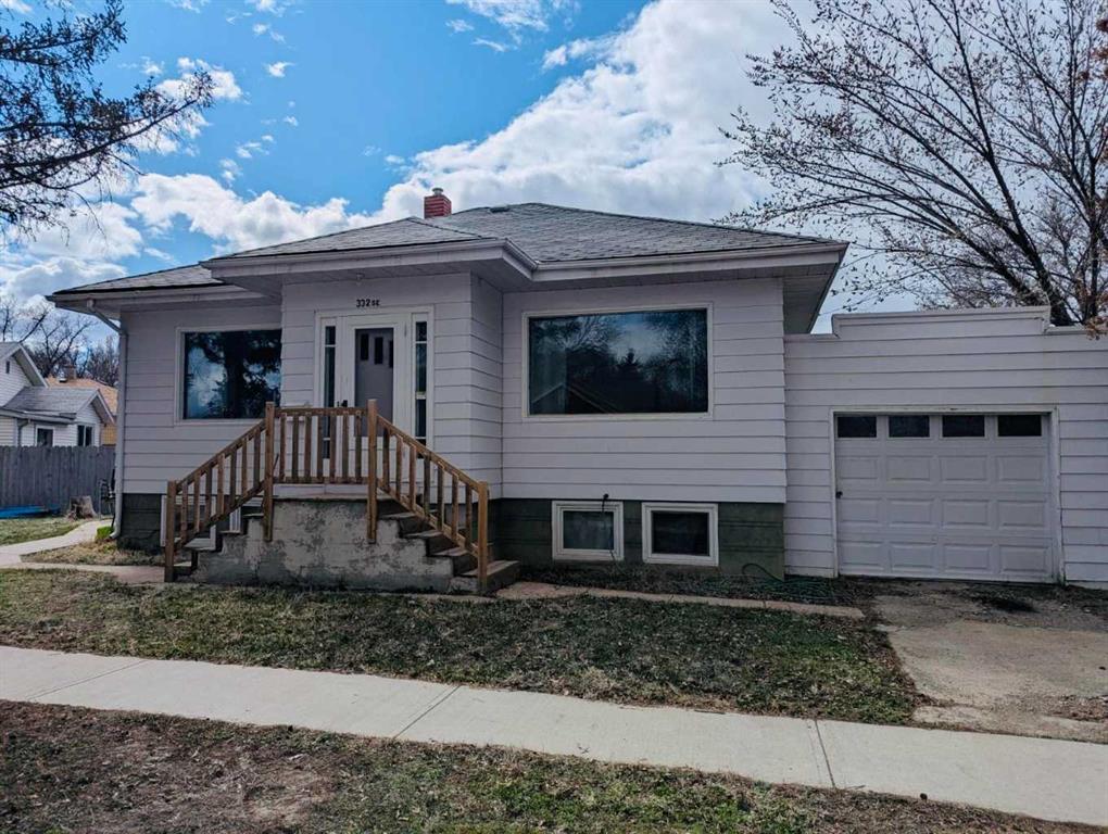 Picture of 332 Allowance Avenue SE, Medicine Hat Real Estate Listing