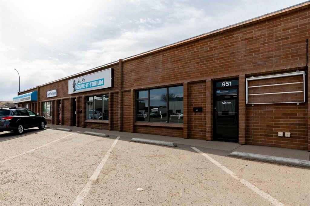 Picture of 951 South Railway Street SE, Medicine Hat Real Estate Listing