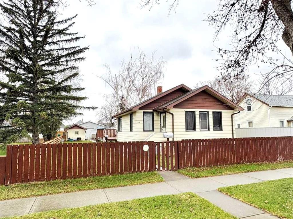 Picture of 428 12A Street N, Lethbridge Real Estate Listing