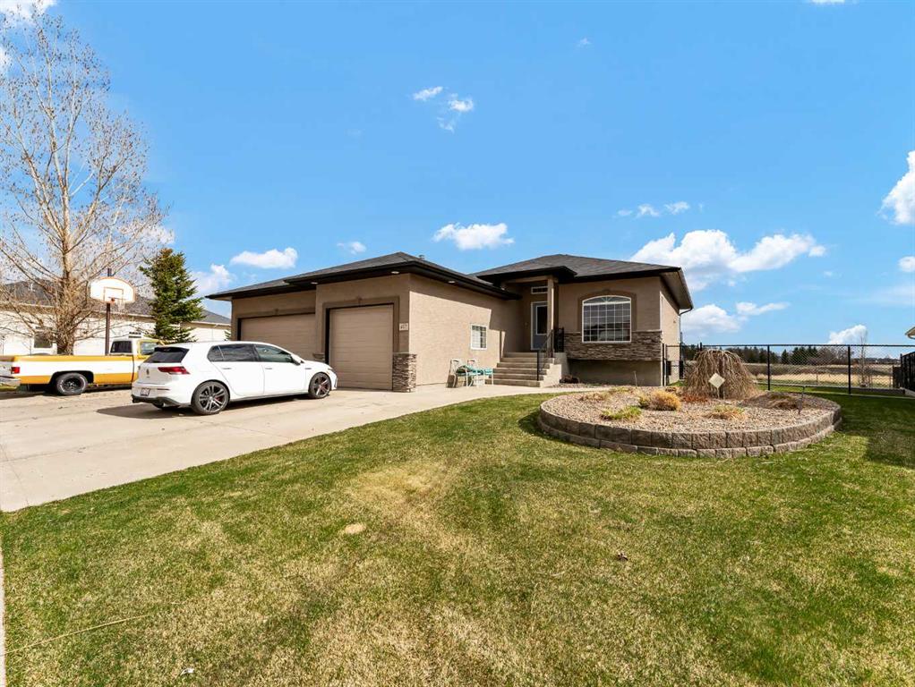 Picture of 407 Jesmond Drive SW, Redcliff Real Estate Listing