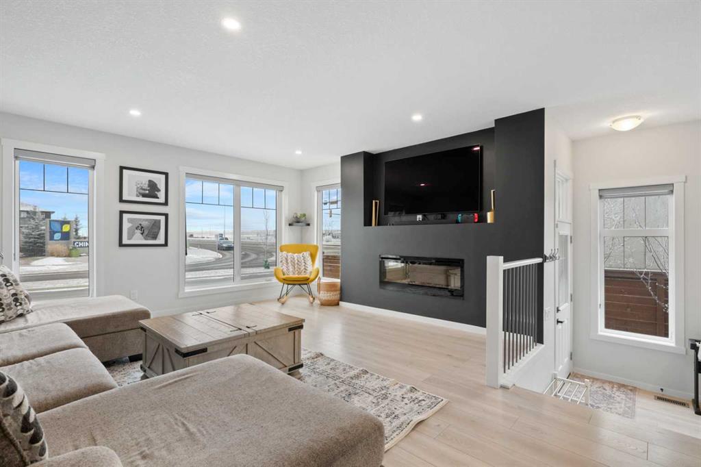 Picture of 102 CHINOOK GATE Boulevard SW, Airdrie Real Estate Listing