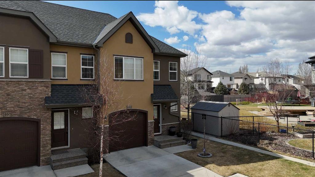 Picture of 464 Quarry Villas SE, Calgary Real Estate Listing