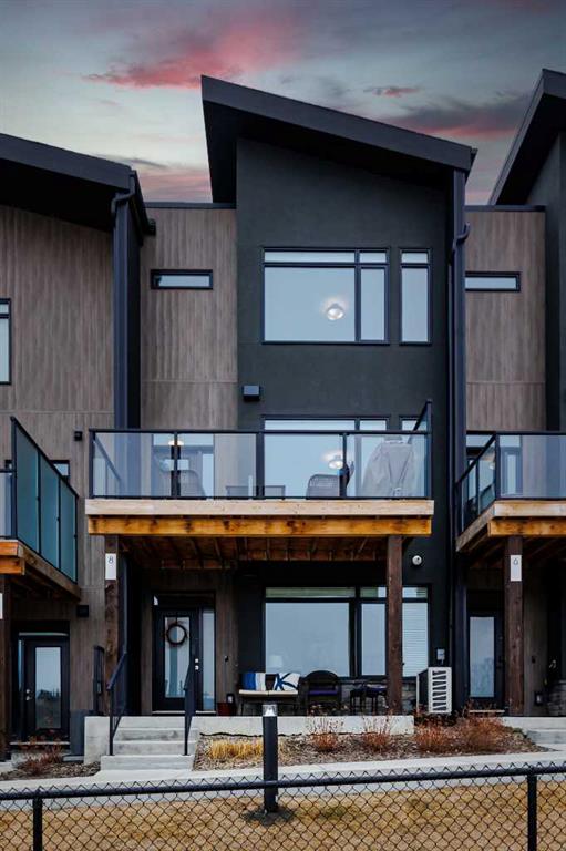 Picture of 8 Royal Elm Green NW, Calgary Real Estate Listing
