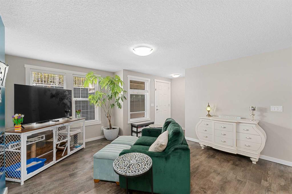 Picture of 905 auburn bay Circle SE, Calgary Real Estate Listing