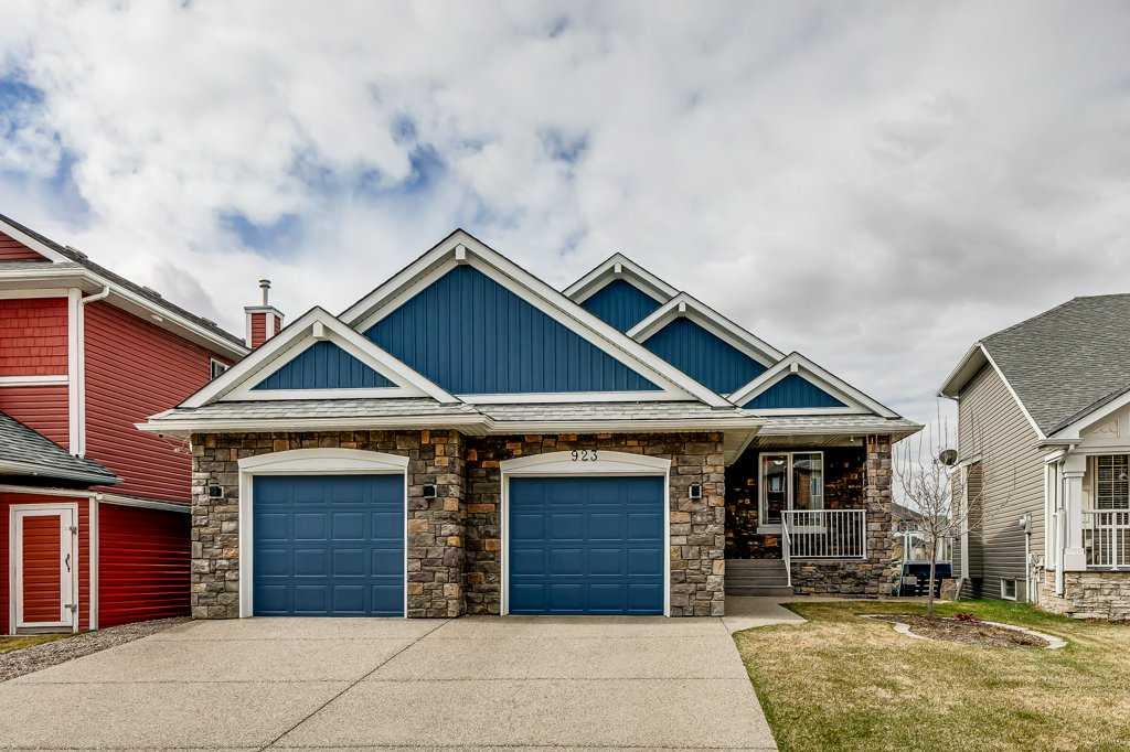 Picture of 923 Bayside Drive SW, Airdrie Real Estate Listing