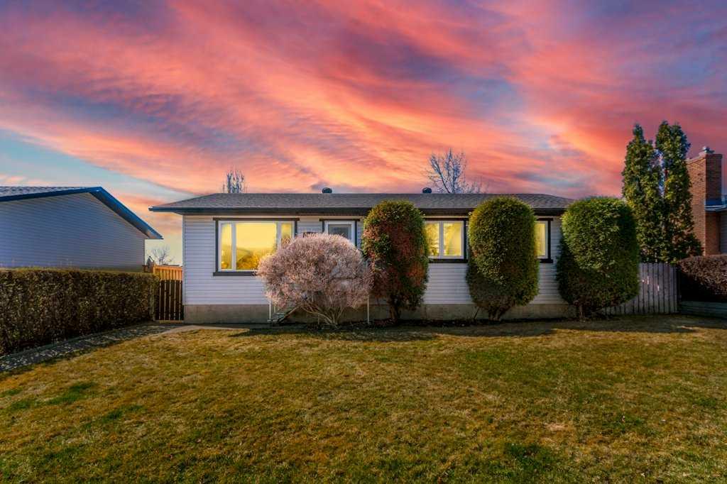 Picture of 1417 Mccrimmon Drive , Carstairs Real Estate Listing