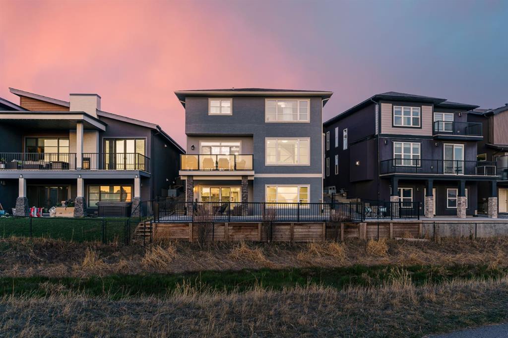 Picture of 229 Carringvue Manor NW, Calgary Real Estate Listing