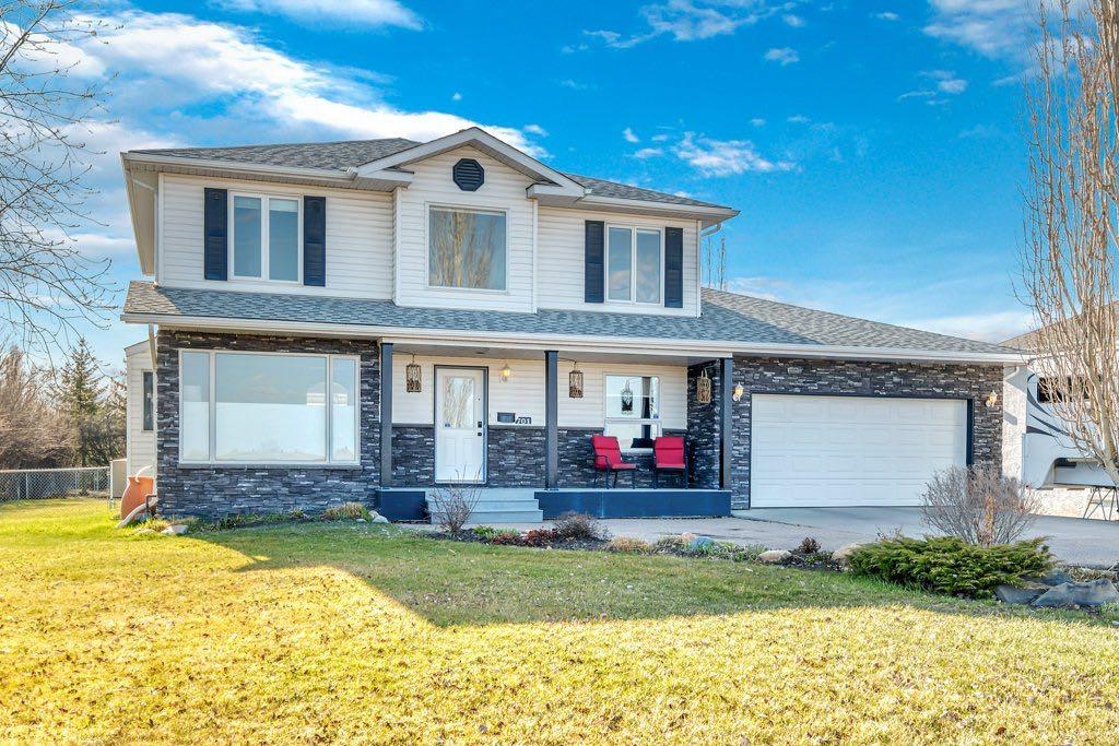 Picture of 701 East Lakeview Road , Chestermere Real Estate Listing