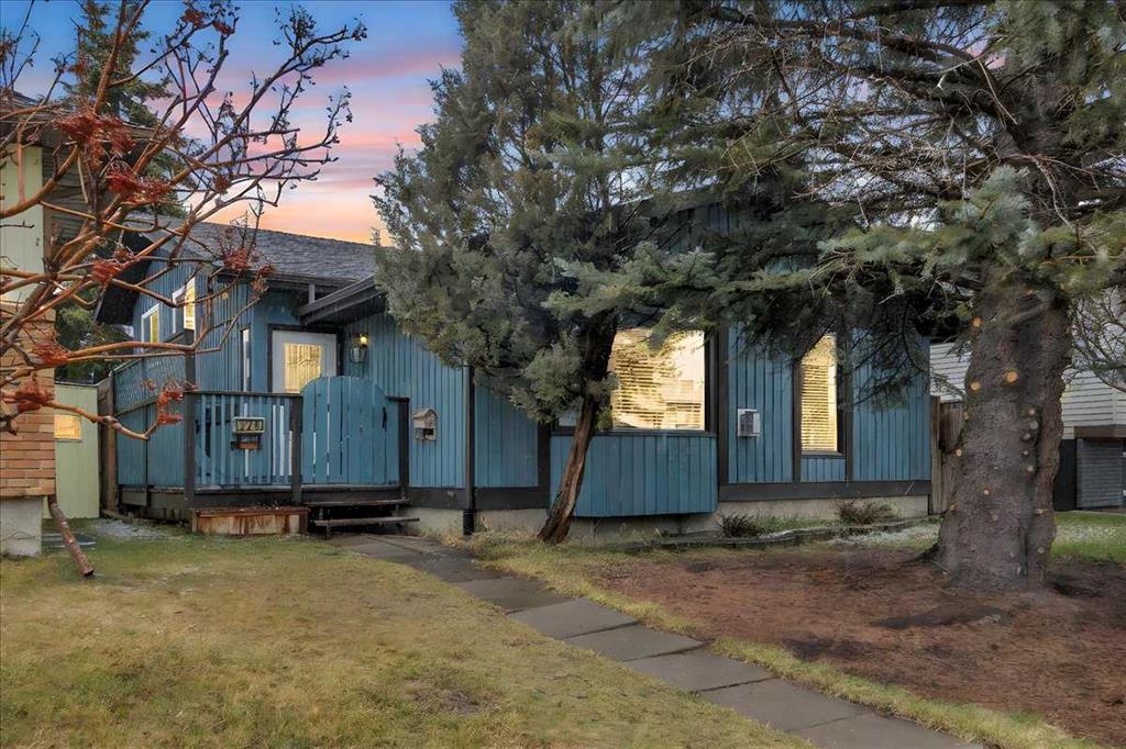 Picture of 220 Beddington Circle NE, Calgary Real Estate Listing