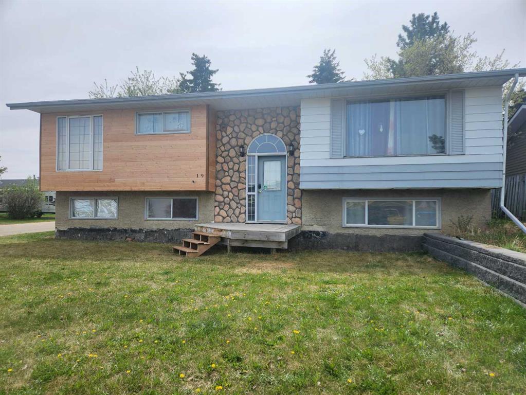 Picture of 19 Lakeview Crescent , Sylvan Lake Real Estate Listing
