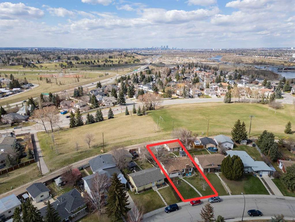 Picture of 327 Queensland Circle SE, Calgary Real Estate Listing
