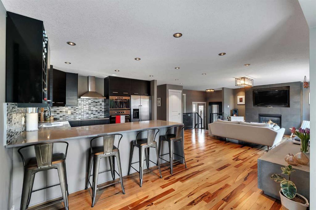 Picture of 99 Woodbine Boulevard SW, Calgary Real Estate Listing