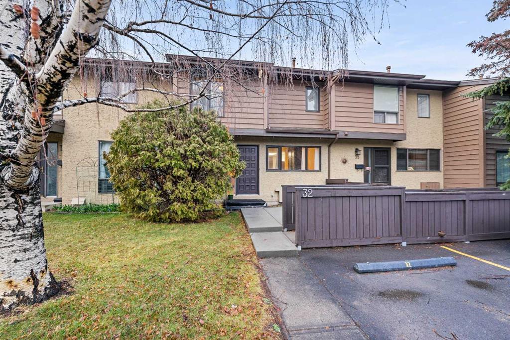 Picture of 32, 2300 Oakmoor Drive SW, Calgary Real Estate Listing
