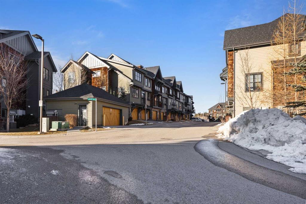 Picture of 452 Ascot Circle SW, Calgary Real Estate Listing