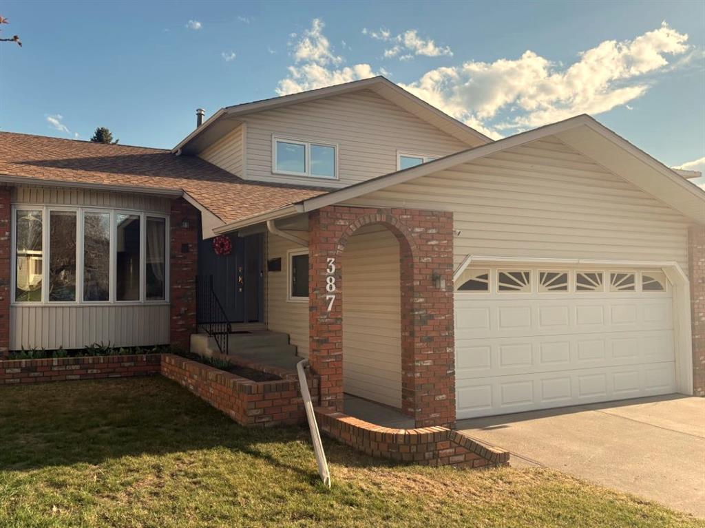 Picture of 387 Silvergrove Drive NW, Calgary Real Estate Listing