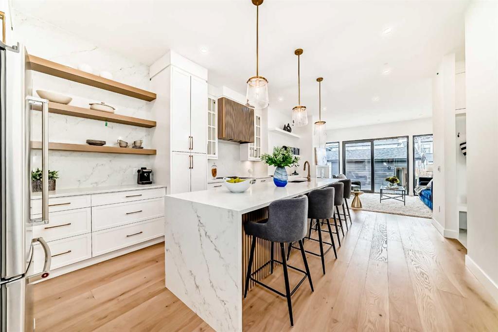 Picture of B, 2135 53 Avenue SW, Calgary Real Estate Listing