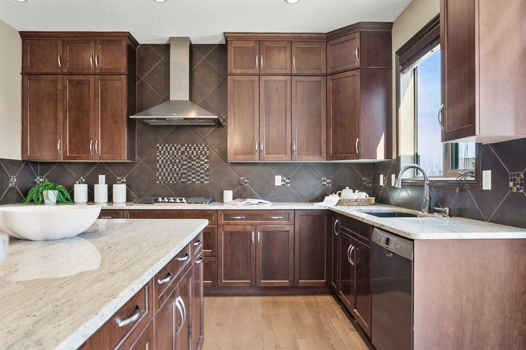 Picture of 212 Cranarch Circle SE, Calgary Real Estate Listing