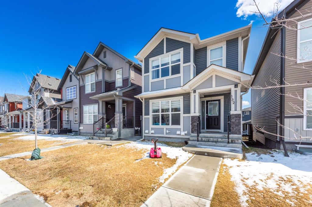 Picture of 132 savanna Gardens NE, Calgary Real Estate Listing