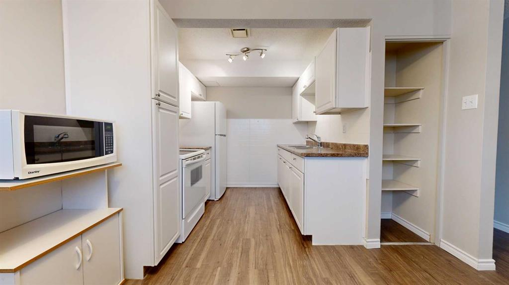 Picture of 22, 55 Lemoyne Crescent W, Lethbridge Real Estate Listing