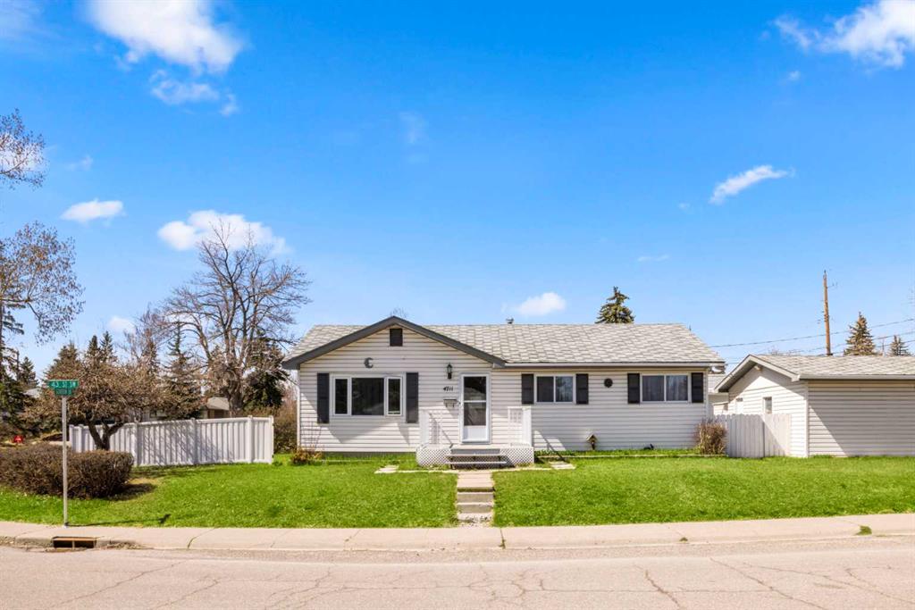 Picture of 4711 43 Street SW, Calgary Real Estate Listing