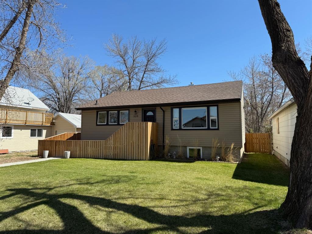 Picture of 528 1 Street W, Brooks Real Estate Listing