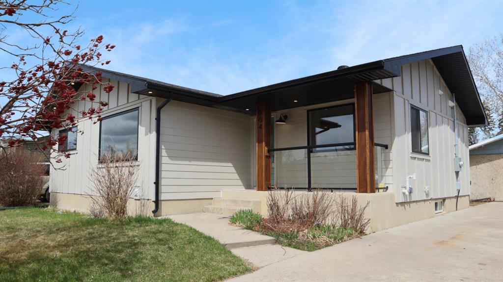 Picture of 664 12 Avenue , Carstairs Real Estate Listing