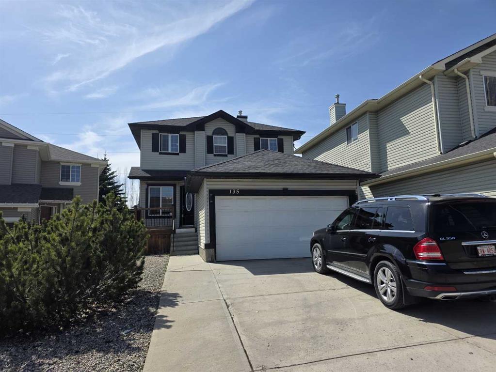 Picture of 135 VALLEY CREST Close NW, Calgary Real Estate Listing