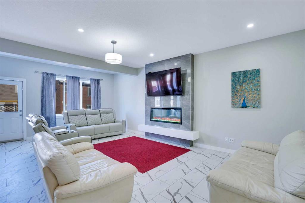 Picture of 475 Creekrun Crescent SW, Airdrie Real Estate Listing