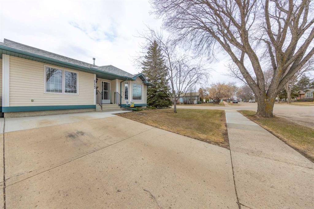 Picture of 4733 47 Street , Lloydminster Real Estate Listing