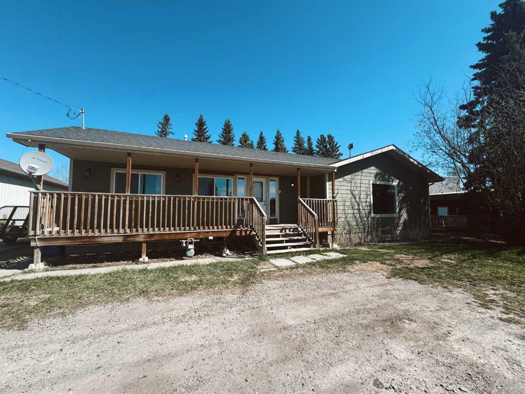 Picture of 704 Main Avenue W, Sundre Real Estate Listing