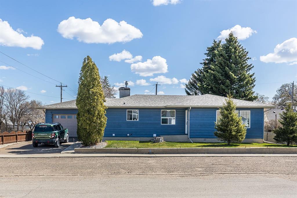 Picture of 202 2 Street W, Bow Island Real Estate Listing