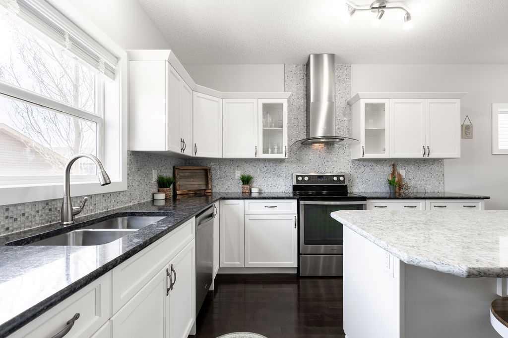Picture of 27 Fireside Burrow  , Cochrane Real Estate Listing