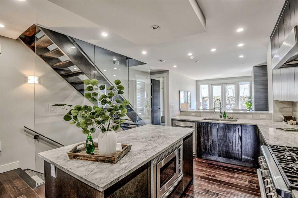 Picture of 807 19 Avenue NW, Calgary Real Estate Listing