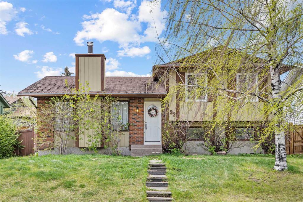 Picture of 32 Deercrest Close SE, Calgary Real Estate Listing