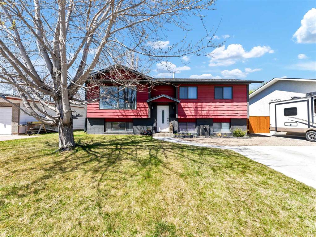 Picture of 44 Smithson Street SE, Medicine Hat Real Estate Listing