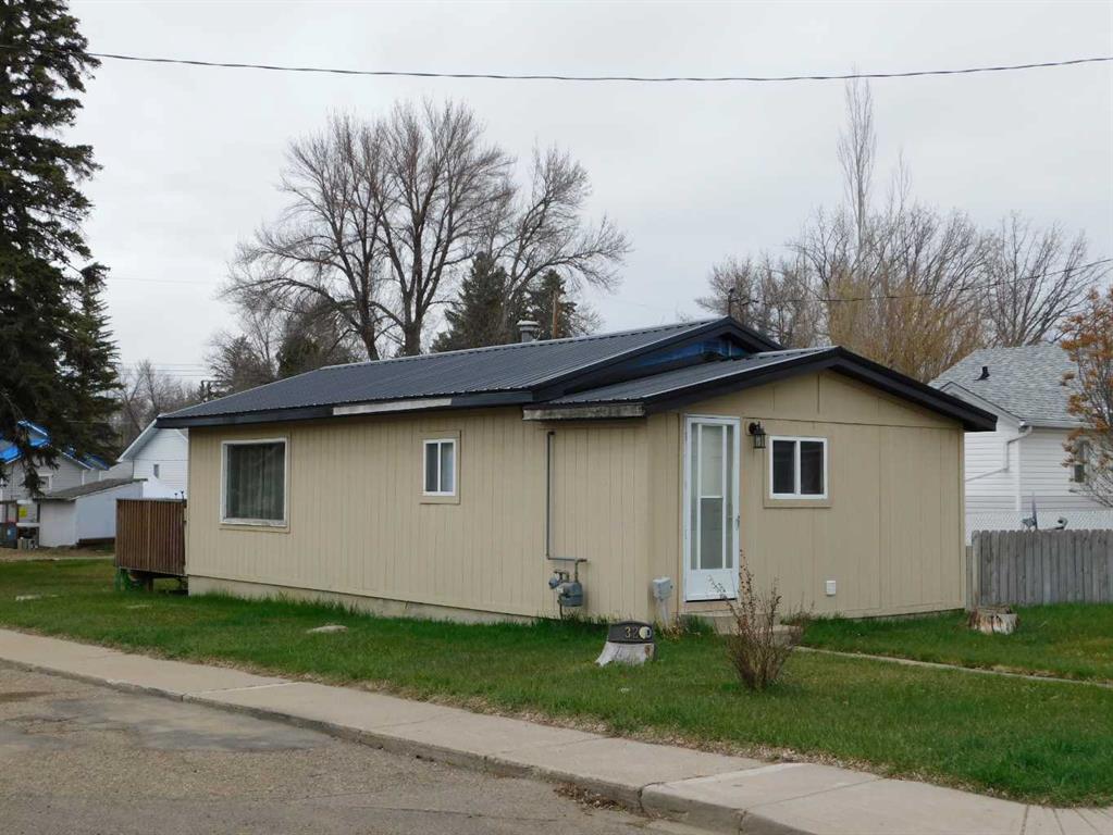Picture of 32 Oak Avenue W, Brooks Real Estate Listing