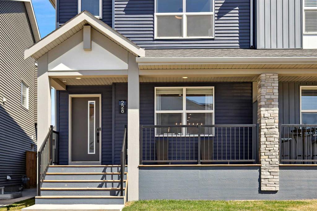 Picture of 228 Creekstone Square SW, Calgary Real Estate Listing