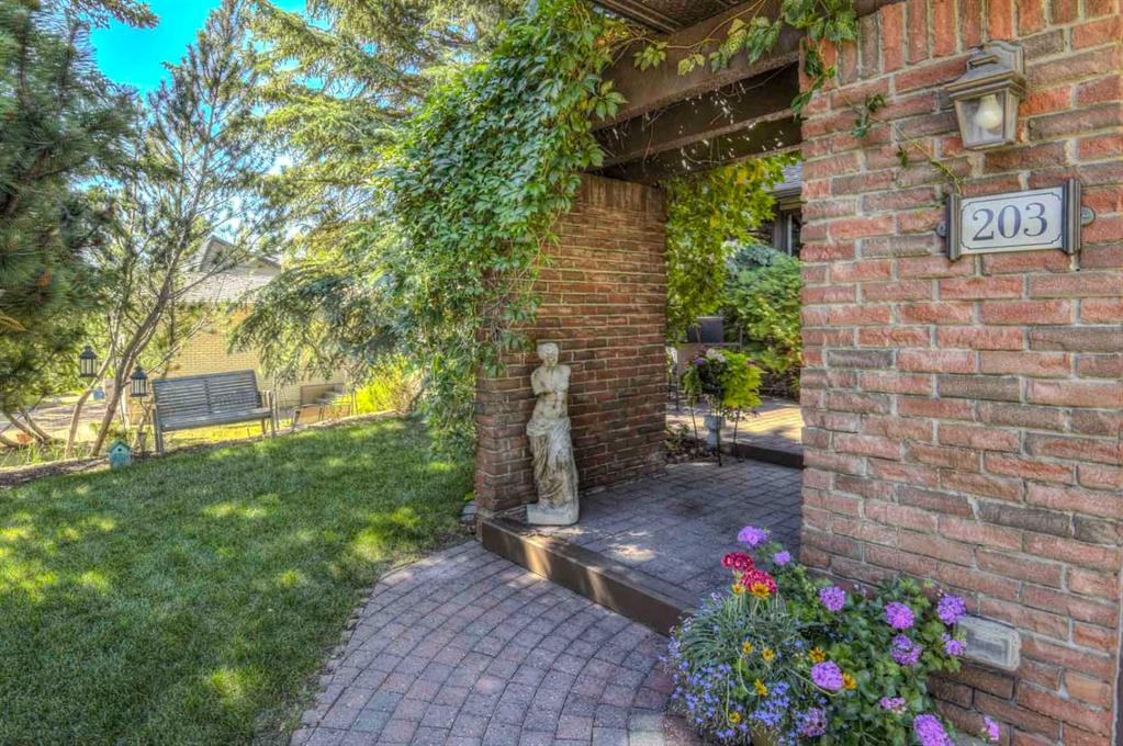 Picture of 203 Pump Hill View SW, Calgary Real Estate Listing