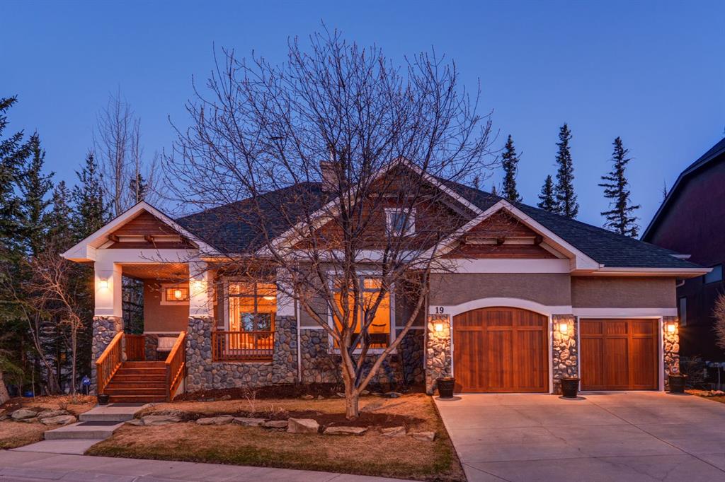 Picture of 19 Discovery Valley Cove SW, Calgary Real Estate Listing