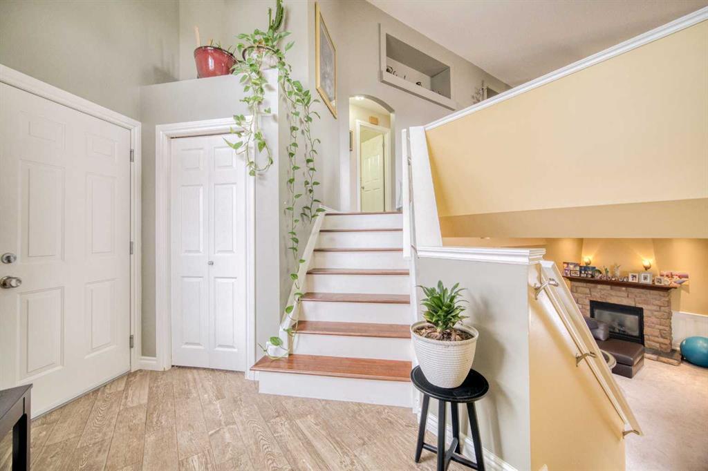Picture of 91 Panamount Gardens NW, Calgary Real Estate Listing