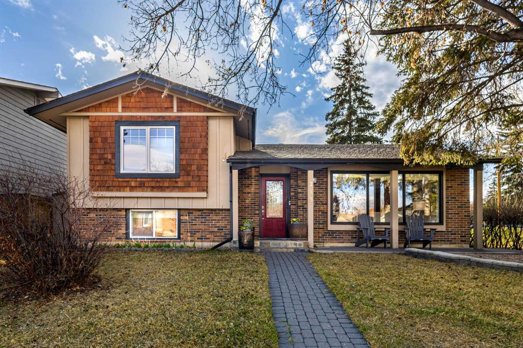 Picture of 219 Lake Rosen Crescent SE, Calgary Real Estate Listing