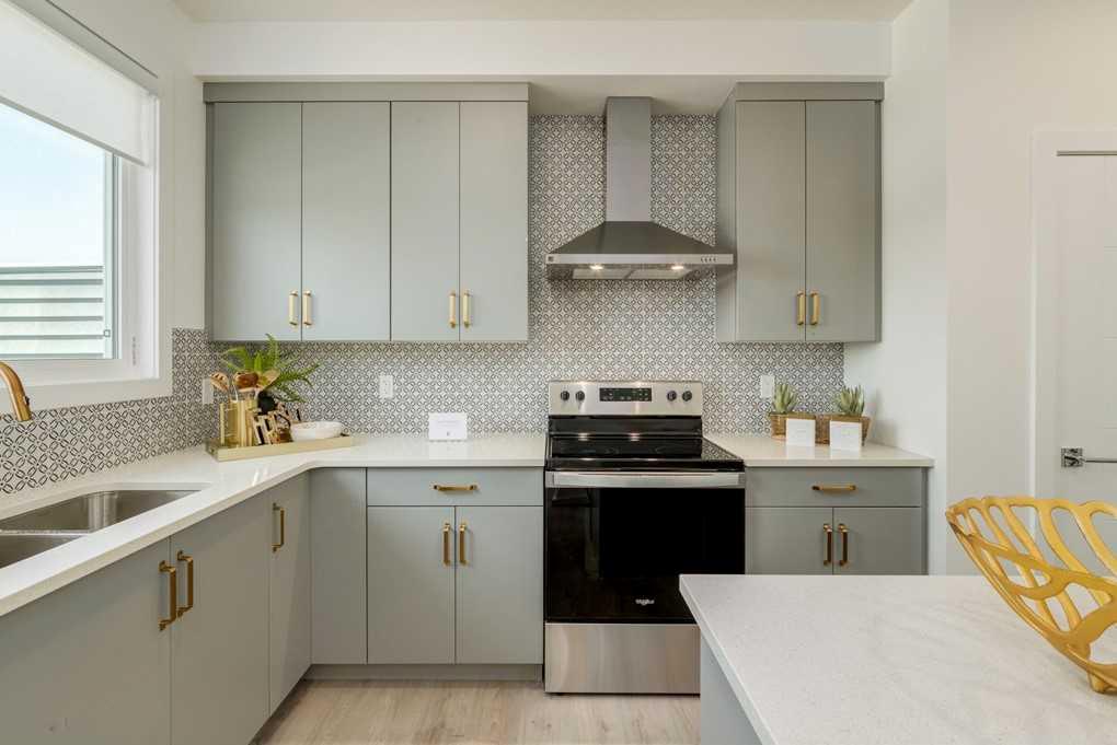 Picture of 74 Starling Boulevard NW, Calgary Real Estate Listing