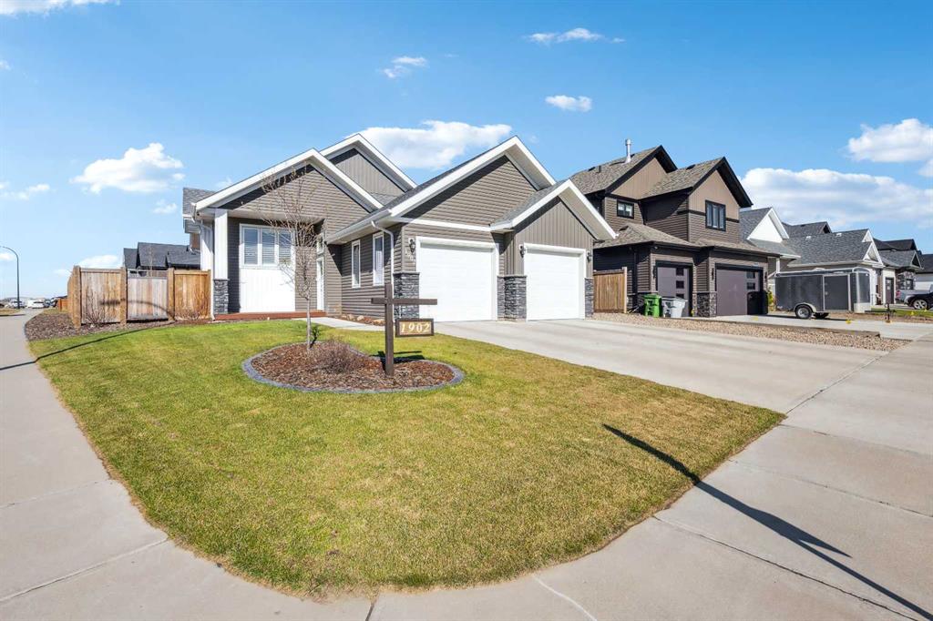 Picture of 1902 61 Avenue , Lloydminster Real Estate Listing