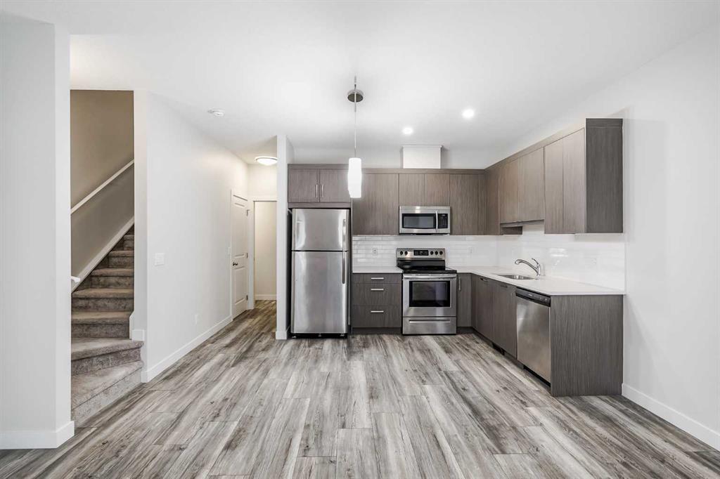 Picture of 495 Canals Crossing SW, Airdrie Real Estate Listing