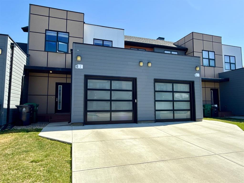 Picture of 2, 81 Aquitania Circle W, Lethbridge Real Estate Listing