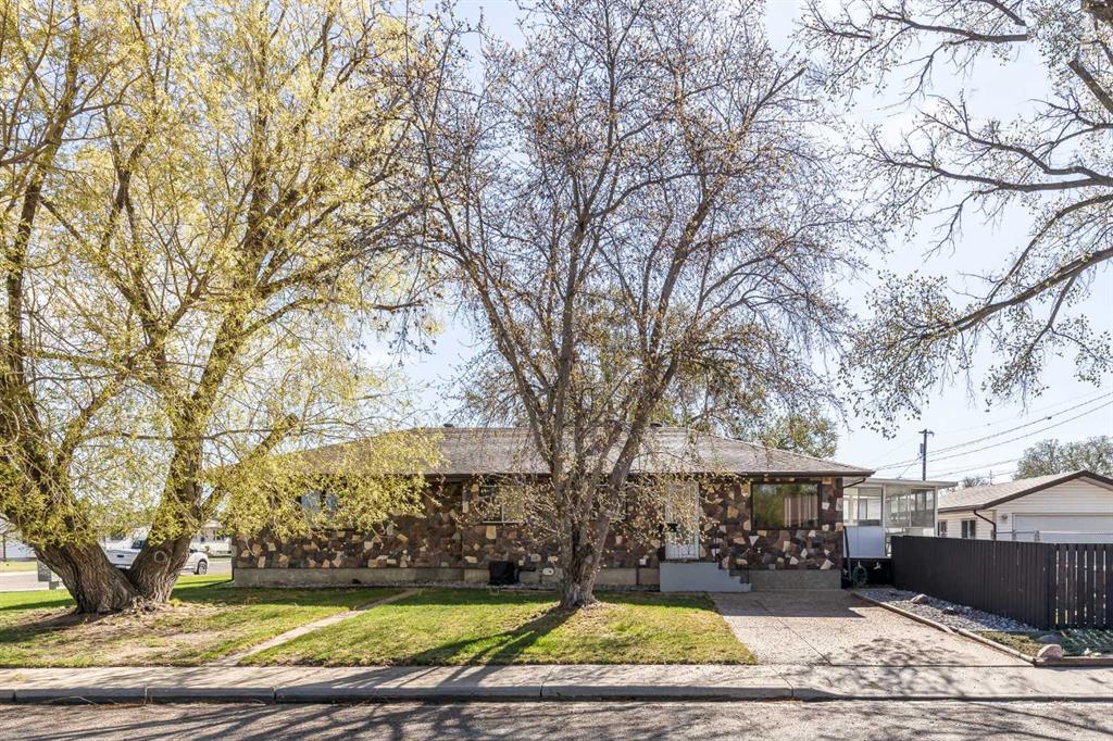 Picture of 188 Burns Crescent NW, Medicine Hat Real Estate Listing