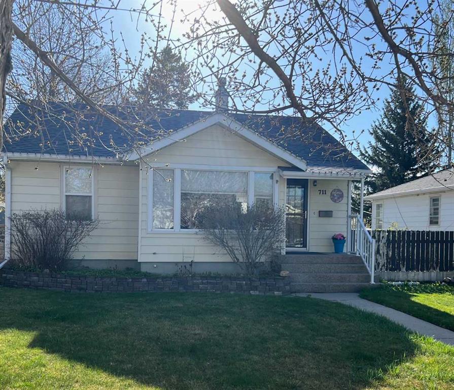 Picture of 711 14 Street S, Lethbridge Real Estate Listing