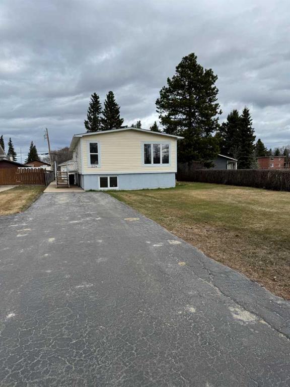 Picture of 224 2 Avenue NE, Slave Lake Real Estate Listing
